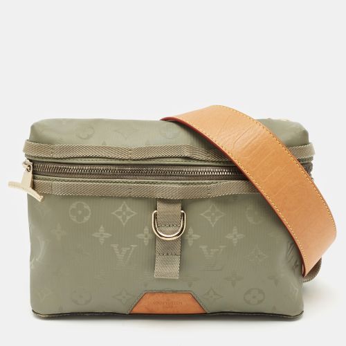 Monogram Titanium Nylon Messenger Bag - Louis Vuitton - Modalova