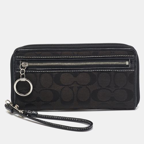 Signature Canvas and Patent Leather Wristlet Wallet - Coach - Modalova