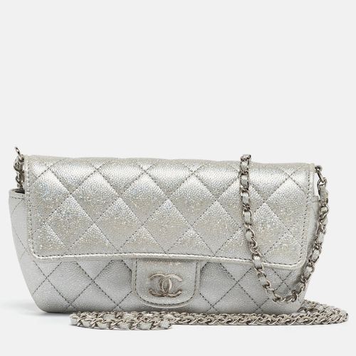 Iridescent Caviar Quilted Leather Glassed Case with Chain - Chanel - Modalova