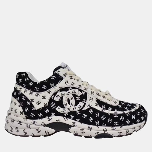 Suede Printed CC Trainer Sneakers Size EU 37 - Chanel - Modalova