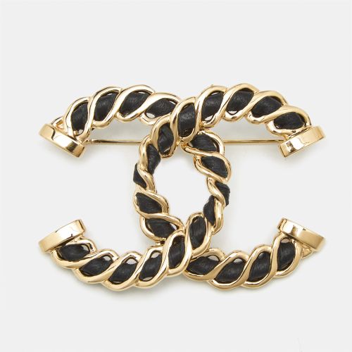 Chanel CC Leather Gold Tone Brooch - Chanel - Modalova