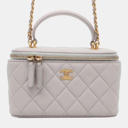 Quilted Lambskin Classic Top Handle Vanity Case with Chain - Chanel - Modalova