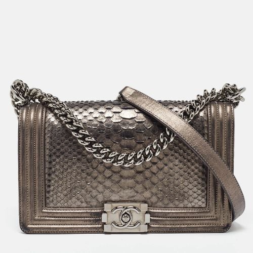 Quilted Leather Medium Boy Flap Bag - Chanel - Modalova