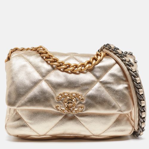 Quilted Leather Small 19 Flap Bag - Chanel - Modalova