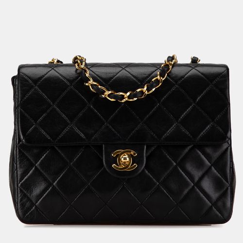 Square Classic Quilted Lambskin Flap Bag - Chanel - Modalova