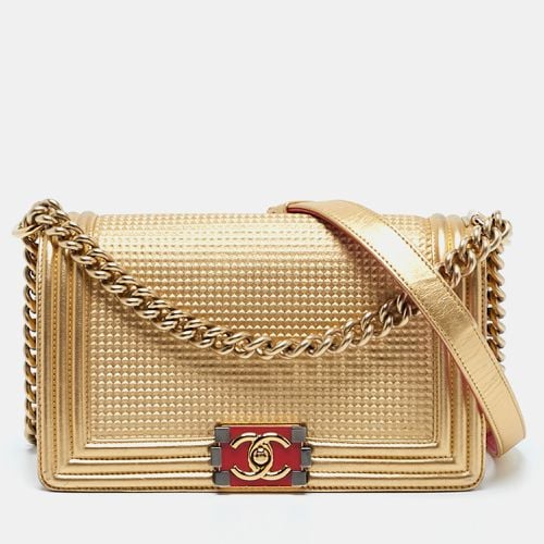 Red Cube Embossed Leather Medium Boy Flap Bag - Chanel - Modalova