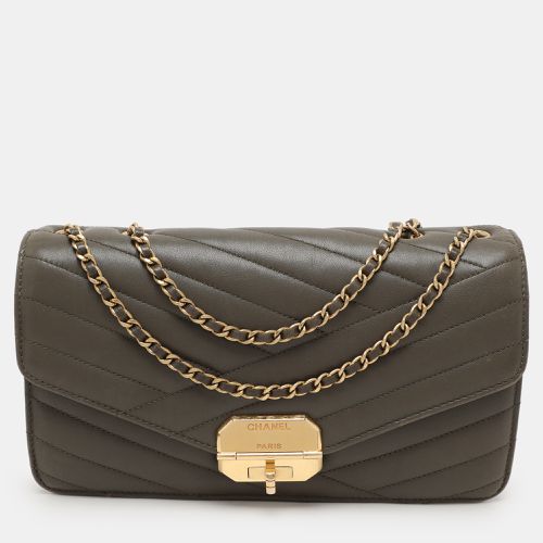 Chevron Quilted Leather Gabrielle Flap Bag - Chanel - Modalova