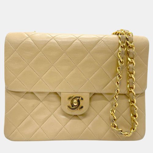 Gold Lambskin Matelasse Shoulder Bag - Chanel - Modalova