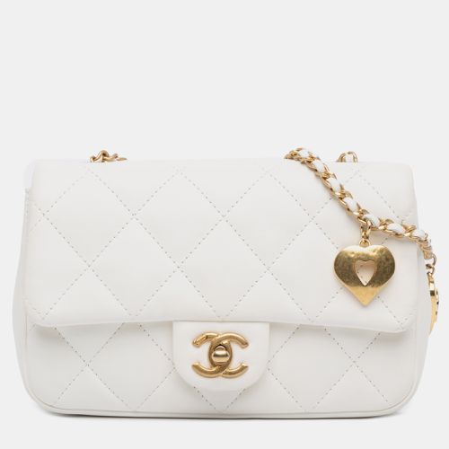 Mini Quilted Lambskin Heart Charms Flap - Chanel - Modalova