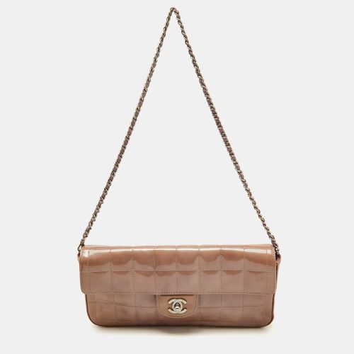 Dusty Quilted Patent Leather Chocolate Bar CC East West Flap Bag - Chanel - Modalova