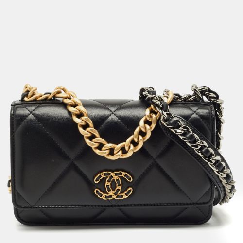 Quilted Leather 19 Flap Wallet on Chain - Chanel - Modalova