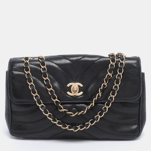 Chevron Quilted Leather CC Flap Bag - Chanel - Modalova