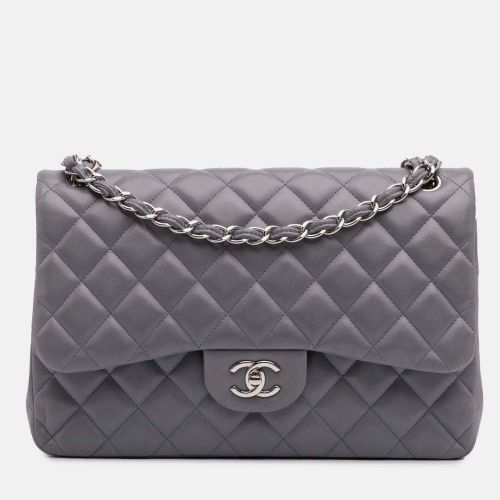 Classic Double Flap Jumbo Lambskin Shoulder Bag - Chanel - Modalova