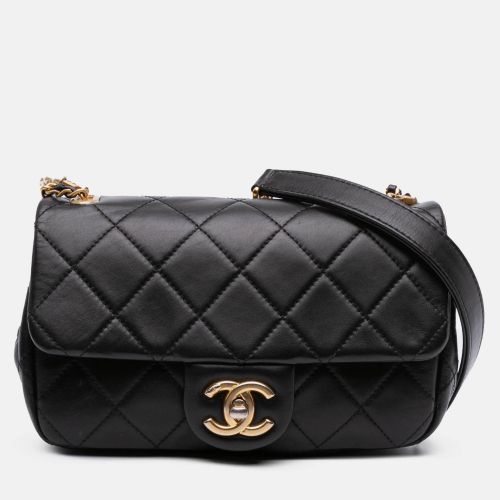 Mini Quilted Calfskin Crystal Pearls Chain Flap - Chanel - Modalova