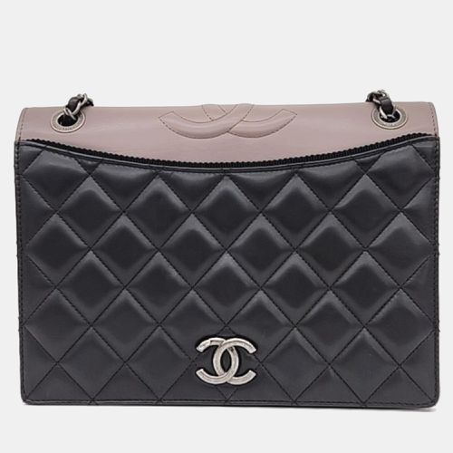 Quilted Ballerine Flap Bag - Chanel - Modalova