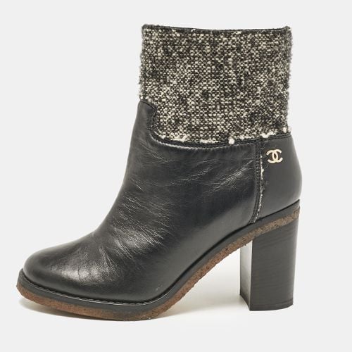 Leather and Tweed Ankle Length Boots Size 38.5 - Chanel - Modalova