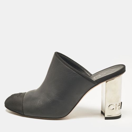 Leather and Fabric Cap Toe CC Mules Size 36 - Chanel - Modalova