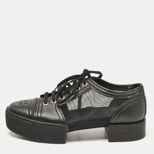 Leather and Mesh Platform Low Top Sneakers Size 38 - Chanel - Modalova