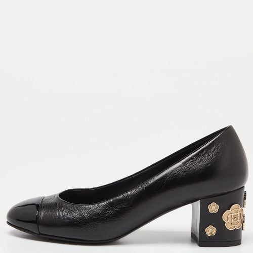 Patent and Leather CC Cap Toe Camellia Applique Heel Pumps Size 37.5 - Chanel - Modalova