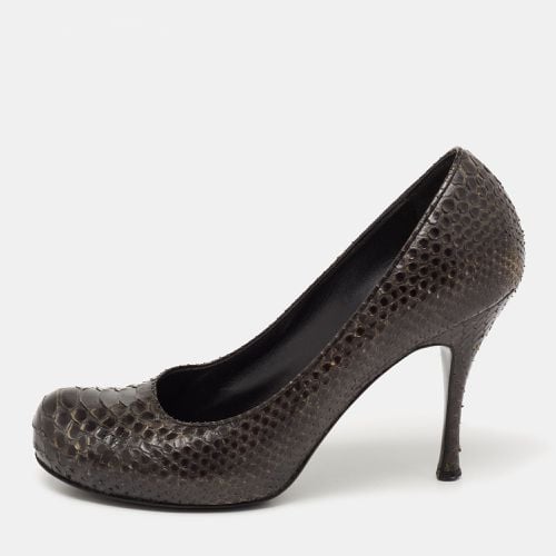 Dark Python Leather Round Toe Pumps Size 37.5 - Alexander McQueen - Modalova