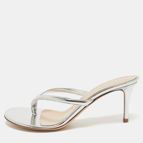 Patent Leather Calypso Thong Sandals Size 38.5 - Gianvito Rossi - Modalova