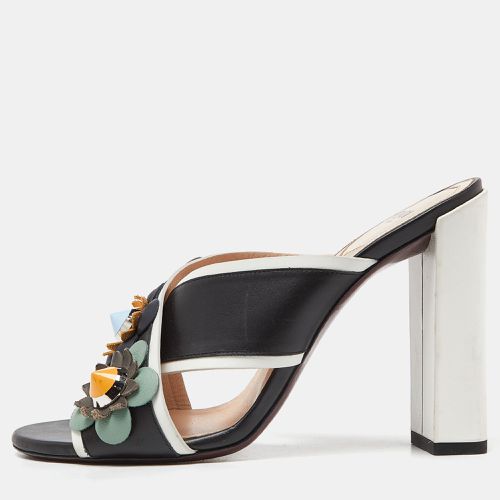 White Leather Embellished Flowerland Slide Sandals Size 37 - Fendi - Modalova