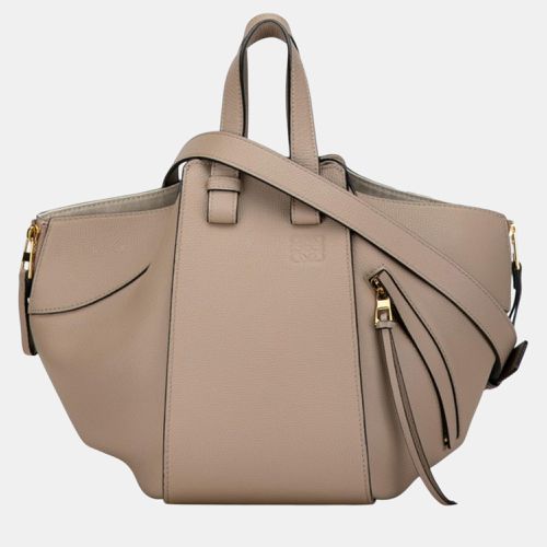 Sand Leather Anagram Hammock Small Handbag - Loewe - Modalova