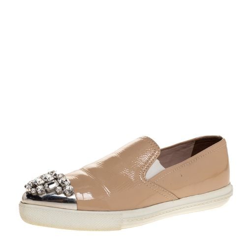 Patent Leather Crystal Embellished Pointed Cap Toe Slip On Sneakers Size 35 - Miu Miu - Modalova