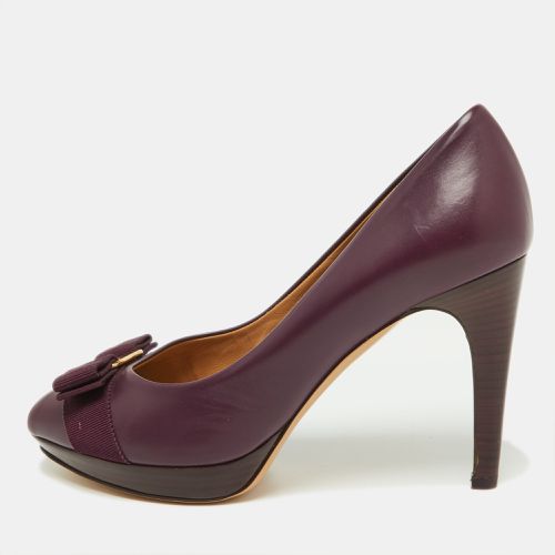 Leather Vara Bow Peep Toe Pumps Size 38.5 - Salvatore Ferragamo - Modalova