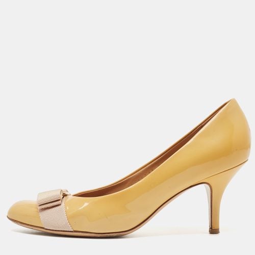 Beige Patent Leather Vara Bow Block Heel Pumps Size 36.5 - Salvatore Ferragamo - Modalova