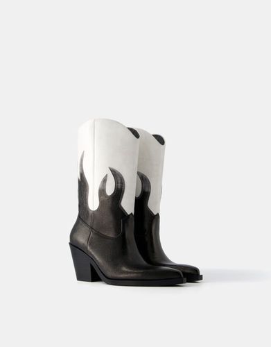 Botas Tacón Cowboy Combinadas Detalle Llamas Mujer 35 - Bershka - Modalova