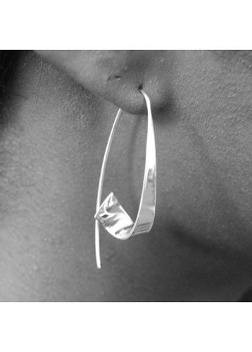 Asymmetric Detail Silvery White Alloy Earrings - unsigned - Modalova