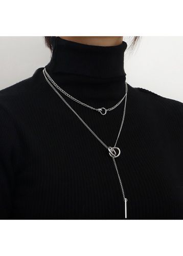 Silvery White Alloy Layered Design Circular Necklace - unsigned - Modalova