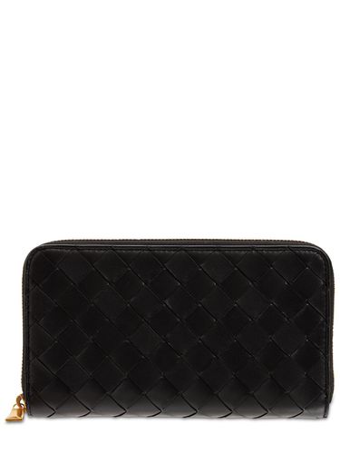 Intrecciato Leather Zip Around Wallet - BOTTEGA VENETA - Modalova