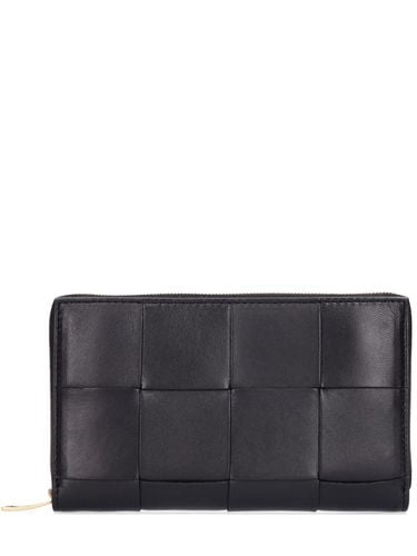 Cassette Leather Zip Around Wallet - BOTTEGA VENETA - Modalova