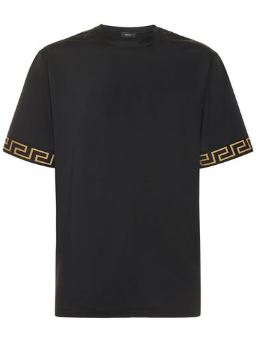 Camiseta Greca De Tech Stretch Con Logo - VERSACE - Modalova