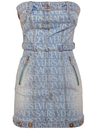 Vestito In Denim Con Stampa Logo - VERSACE - Modalova