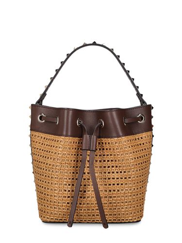 Bolso Bucket Rockstud Efecto Rafia - VALENTINO GARAVANI - Modalova