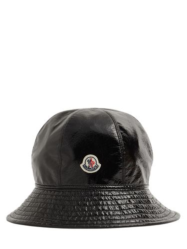 Cappello Bucket In Vinile Lucido - MONCLER - Modalova