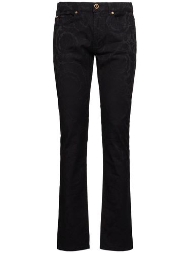 Jeans De Denim Con Jacquard - VERSACE - Modalova