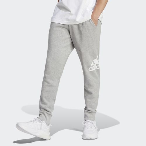 Pantalón Essentials French Terry Tapered Cuff Logo - adidas - Modalova