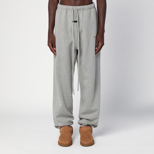 Graue Jogginghose mit Logo - Fear of God Essentials - Modalova