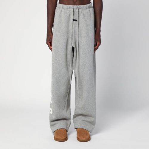 Graue Jogginghose mit Logo - Fear of God Essentials - Modalova