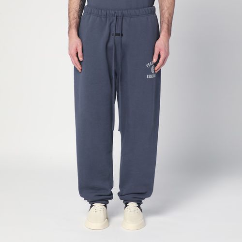 Marineblaue Jogginghose mit Universitätslogo - Fear of God Essentials - Modalova