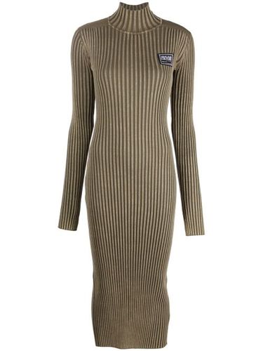 Robe mi-longue nervurée à patch logo - Versace Jeans Couture - Modalova