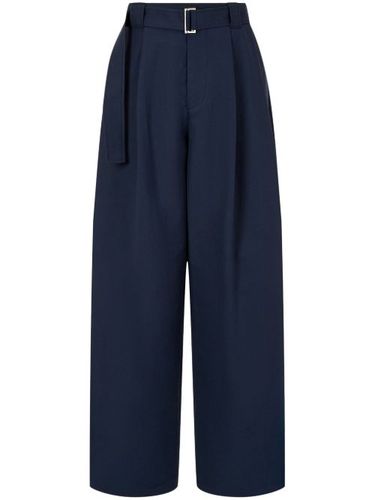 Pantalon court à taille ceinturée - STUDIO TOMBOY - Modalova