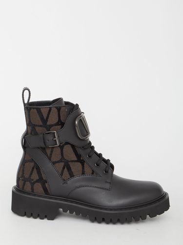 Vlogo Signature Combat Boots - Valentino Garavani - Modalova