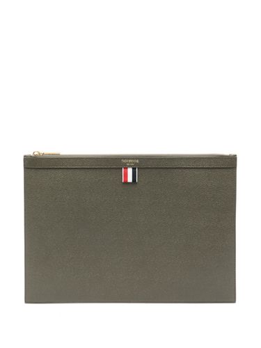 Medium Document Holder In Pebble Grain Leather - Thom Browne - Modalova