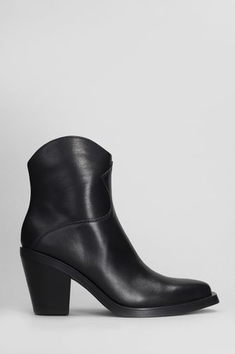 Judy Texan Ankle Boots In Leather - Ash - Modalova