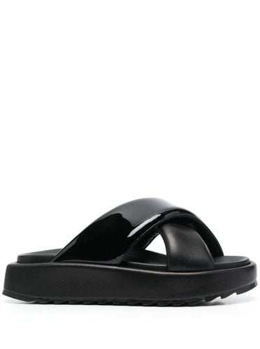 Crossover Strap Slides Glossy Finish In Leather Woman - GIA BORGHINI - Modalova